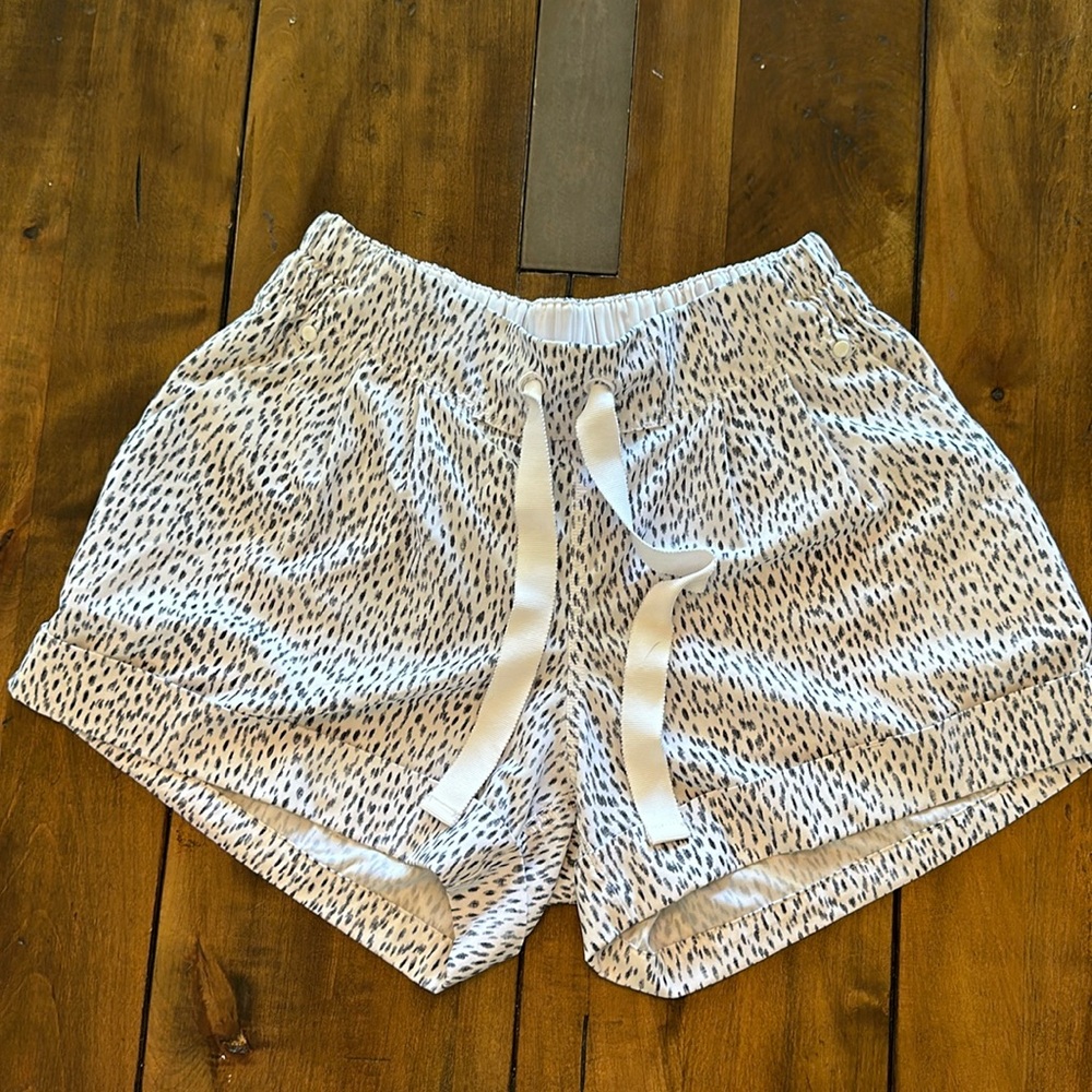 Lululemon Spring Breaker Shorts, size 4, EUC